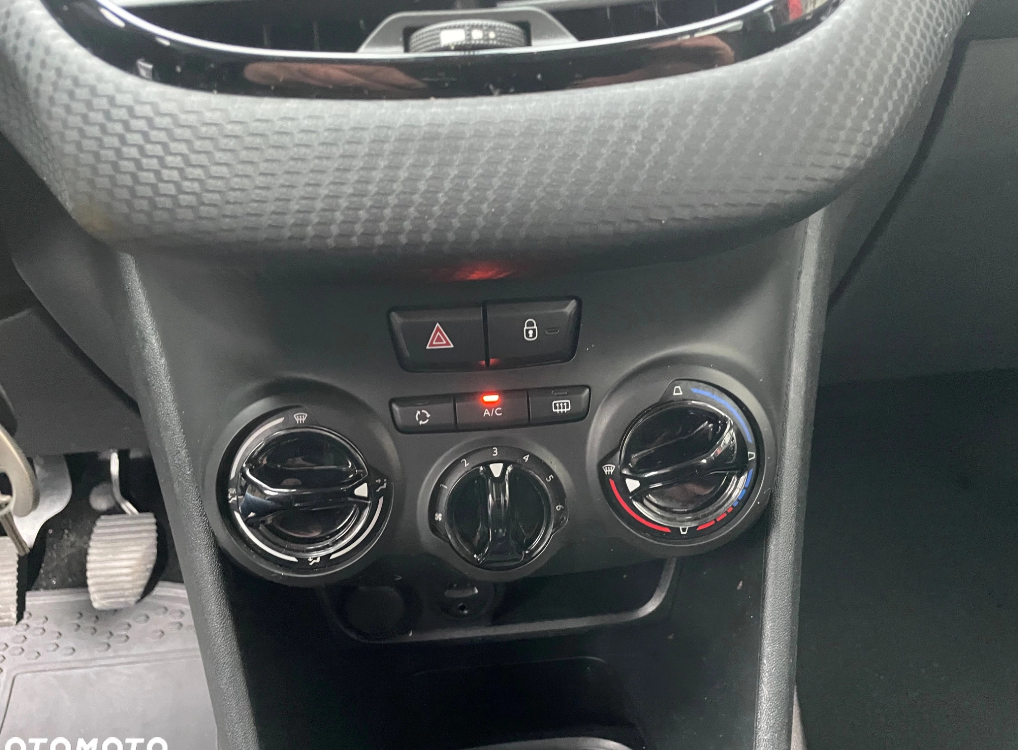 Peugeot 2008 cena 36700 przebieg: 140000, rok produkcji 2016 z Jarocin małe 172